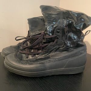 Nike Black and Gray ACG all condition stylish rain boots great used condition 9